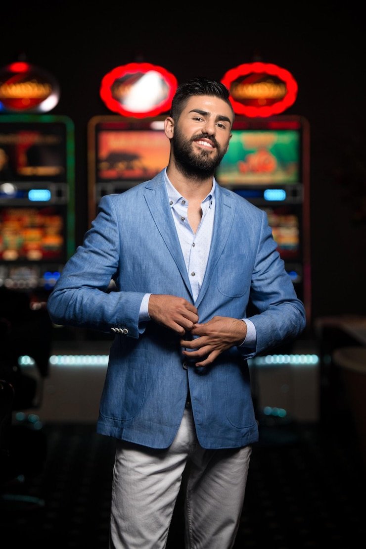 Mega Sevens payout table showing hand rankings and multiplier odds